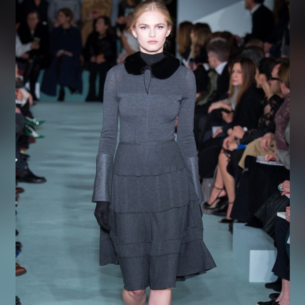 $4,000 OSCAR DE LA RENTA GREY KNIT WOOL RUNWAY DRESS US XL